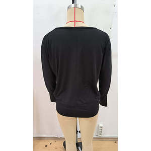 Blusa de viscosa con adornos de perlas y cuello redondo y manga larga para mujer, 28683 - Product Image 5