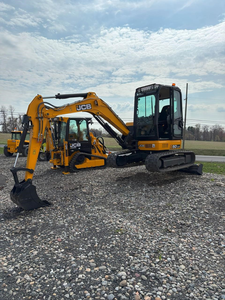 รถขุดขนาดเล็ก JCB 50Z 2 รุ่นปี 2023 สำหรับงานหนัก 5 ตัน สภาพใหม่ใช้งานแล้ว พร้อมบุ้งกี๋ 3 ใบ ชุดเต็ม น้ำหนัก 10583 ปอนด์ 48 แรงม้า ระบบไฮดรอลิกทรงพลัง - Product Image 4
