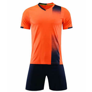 Service OEM Nouveau design Ensembles de maillots de football confortables pour l'entraînement, Maillots de football à prix réduit, Uniformes de football - Product Image 4