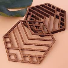 Tonos naturales hechos de mango, pino y madera de acacia con superficies lisas acabadas a mano para elegantes posavasos de nogal - Product Image 4