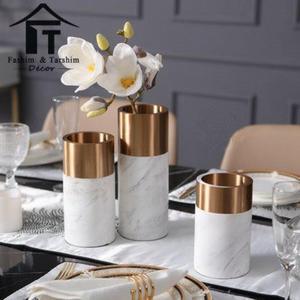 Vase en métal unique pour arrangements floraux de luxe et centres de table forme et taille personnalisées polies dorées - Product Image 4