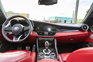 SUPER CLEAN 2021 A L F A R O M E O GIULIA TI SPORT PRÊT À ÊTRE EXPÉDIÉ - Product Image 4