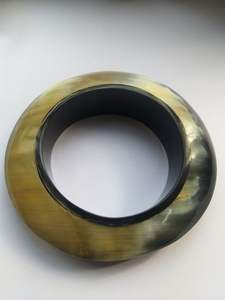 ACCESORIO Brazalete de cuerno moderno Hecho a mano Fabricante Brazalete de cuerno natural para fiesta de boda Mujer Chica Uso Brazalete de cuerno Altamente - Product Image 3