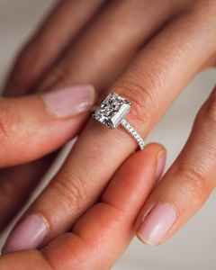 Anillo de compromiso de moissanita cultivada en Plata de Ley 2,5 de corte radiante de 925 quilates, regalo de aniversario de fiesta de boda clásico de lujo para - Product Image 4