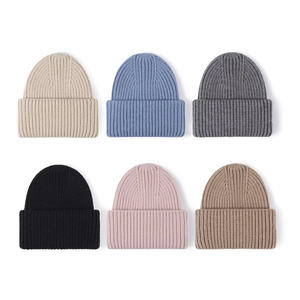 Gorro de lana 100% personalizado al por mayor estilo informal con elegantes lazos de cuero para escena de playa - Product Image 2