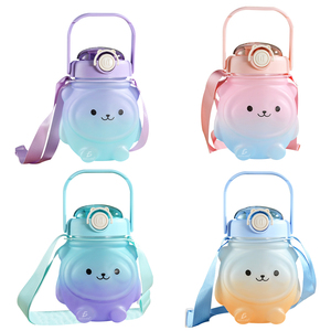 Borraccia Sportiva da 600ml con Design Orsetto Kawaii e Tracolla - Product Image 1
