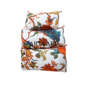 Ensemble de 3 trousses de toilette en coton écologique faites à la main, fermeture éclair tendance, pochette de toilette légère, matelassée, imprimé à la main - Product Image 1