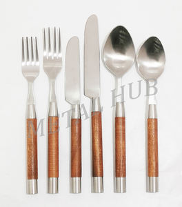 Juego de Cubiertos Plateados Mate con Mango de Madera y Punta Dorada, Cubertería Elegante para Eventos y Promociones - Product Image 1