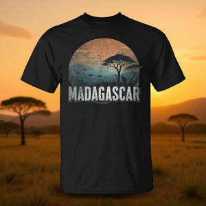 T-shirt souvenir vintage retrò con paesaggio del Madagascar, design retrò elegante per uomo e donna - Product Image 3