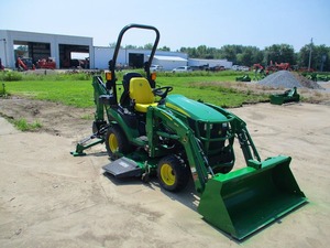 Tracteur utilitaire agricole John Deere 260B avec chargeur frontal et tondeuse, 26 CV - Product Image 6