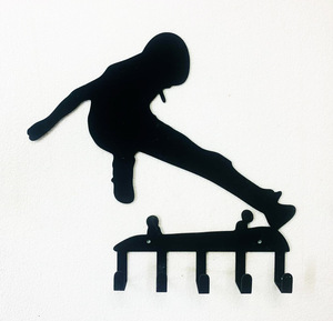 Porte-clés mural en métal pour skateboard, décoration de la maison pour les skateurs, support mural pour sports d'action, crochets pour manteaux pour la décoration de la chambre et du bureau - Product Image 1