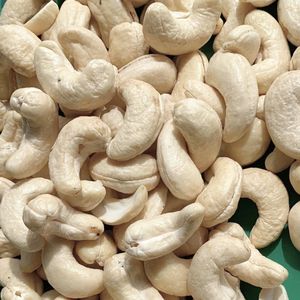 Vietnam Trusted Supplier Vietnam Raw Cashew <b>Nuts</b> Commercial Quality Cashew <b>Kernel</b> Ww320 Ww240 Exported To Asia, EU, MIDDLE EAST - Product Image 1