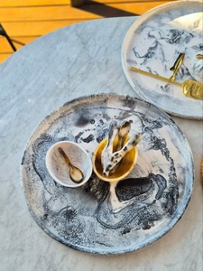 Plateau en résine époxy fait à la main, plateau en résine moderne pour cadeau de mariage, prix de gros en provenance d'Inde - Product Image 3