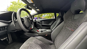 Huracán Tecnica 2023 de Lujo Usado, Volante a la Izquierda, Interior Oscuro, Asientos de Cuero - Product Image 3