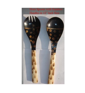Ensemble de couverts à salade en corne et résine avec cuillère et fourchette en acrylique Aqua Swirl et motif de modèle noir pour la cuisine et l'hôtel - Product Image 3