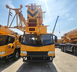 Camion-grue de marque renommée QY50K5D_3, 50 tonnes, pour travaux de construction lourds, avec moment de charge élevé, longue portée, pompe, boîte de vitesses, moteur, roulement - Product Image 2