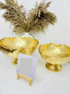 Bol de service en laiton en métal de luxe de haute qualité Design de fleurs perforées martelées personnalisé Base de table à dîner écologique - Product Image 3