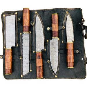 Vente en gros personnalisé Qualité supérieure OEM ODM Service LAMES PRESTIGE Ensemble de 5 couteaux de chef ambidextres faits à la main en acier Damas - Product Image 1