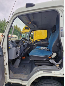 Camion léger d'occasion de bonne qualité, MITSU BISHI FUSO CANTER 70C18 Diesel Manuel 4x2 de 2013, en bon état, idéal pour les déménagements. - Product Image 2