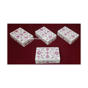 Caja Rectangular con Incrustaciones Florales Hechas a Mano, Diseño Natural en Blanco y Rosa, Incrustaciones de Nácar, Superficie Brillante, Ideal para Acción de Gracias - Product Image 1