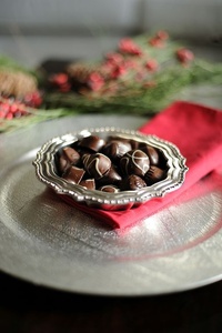 Plateau à chocolat en métal design fabriqué à la main avec fond en velours utilisé pour les cadeaux et les fêtes traditionnels - Product Image 3