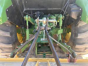 Tractor Usado de 90HP con Motor, Bomba de Engranajes, Rodamientos y Componentes de Motor para Granjas, Año 2016 - Product Image 3