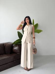 Ensemble de costume en satin crème pour femmes, col mandarin, boutons sur le devant, pantalon long, coupe classique, saison printemps - Product Image 3
