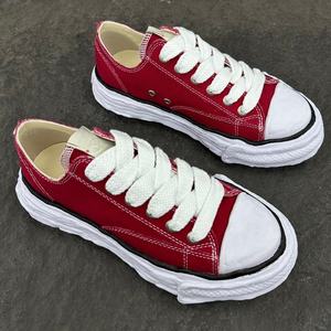 Zapatos de Lona Personalizados con Hebilla de Diseño, Transpirables, Retro, Rojos, Modernos, Unisex, para Caminar - Product Image 2