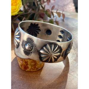 Brazalete Elvira Bill de Plata de Ley con Forma de Flor para Regalo - Product Image 4