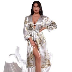 Kimono hecho a mano Tie-Dye Robe Satin Bohemian Loungewear con mangas anchas estilo Kimono para Resorts Elevando su colección - Product Image 1