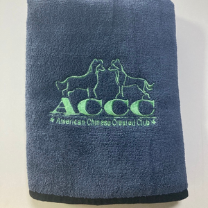 MicroPerformance Bordado Logo Toalla de aseo para mascotas Mascotas grandes Toalla de microfibra suave y absorbente para perros - Product Image 2