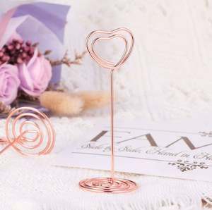 Soporte único para tarjetas de metal en oro rosa, diseño elegante, perfecto para decoración de vajilla en bodas y oficinas - Product Image 4