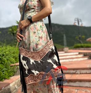 กระเป๋าถือแฟชั่นมีพู่ห้อยสำหรับผู้หญิงกระเป๋าถือช้อปปิ้งหนังวัวแกะสลักด้วยมือจริงมีสไตล์ใหม่ - Product Image 1