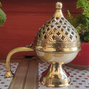 Unique Design Solid Brass Indoor <b>Bakhoor</b> Burner Greatest Best Quality Medium Size Gold Finished Tabletop <b>Oud</b> Burner Decorate - Product Image 4