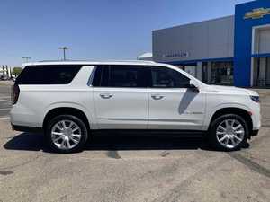 Sharp Dark 2024 Suburban High Country 4WD, Volante a la Izquierda, Asientos de Cuero Usados, Asientos en la Tercera Fila, Navegación Bluetooth - Product Image 2