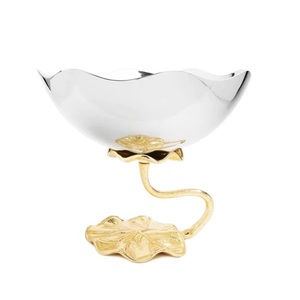 Cuenco decorativo de acero inoxidable y latón con mango de diseño de hojas para el hogar y el hotel, cuenco de metal para servir frutas - Product Image 2