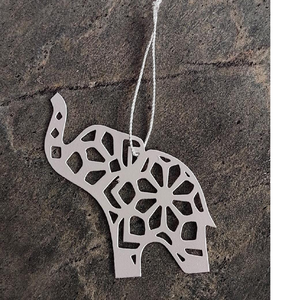 Colgantes de Navidad de latón con forma de elefante blanco hechos a medida, diseño de árbol hecho a mano para reventa de tiendas de suministros decorativos - Product Image 1