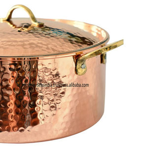 Olla de Cobre Vintage de Primera Calidad con Asas de Latón, Diseño Martillado Tallado, Pieza Funcional de Lujo y Elegante para Bodas, Exhibición de Cocina - Product Image 4