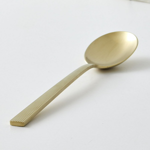 Cuillère en laiton au look vintage pour la cuisine ou la décoration Cuillère en laiton non toxique pour une alimentation saine Dessert en laiton massif Ensembles de salle à manger élégants - Product Image 4