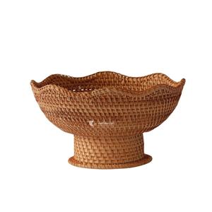 Plateau à fruits en rotin fait main avec base sur pied, panier de service rond en osier écologique, bol décoratif sur pied, vente en gros personnalisée - Product Image 1