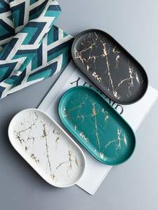 Grand plateau de service en céramique parfait pour les fêtes de famille Diwali avec des plats traditionnels, des bonbons et des collations salées - Product Image 5