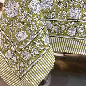 Mantel Estampado a Mano con Diseño Floral Verde Aguacate y Blanco, Hecho en India, 100% Algodón, Cubierta para Mesa Festiva de Navidad - Product Image 4