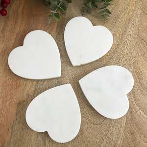 Juego de 4 posavasos con forma de corazón de mármol blanco natural para el Día de San Valentín 4,5x4,5 pulgadas - Product Image 3