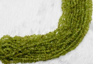 Peridoto de forma irregular natural, color verde, cuentas sin cortar, venta al por mayor a granel para la fabricación de joyas - Product Image 4