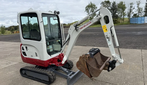 Mini-excavatrice Takeuchi TB235-2 d'occasion de qualité supérieure, avec godet de 0,12 m, cabine PLC, chenilles en caoutchouc, lame angulaire et boîte de vitesses haute performance - Product Image 3
