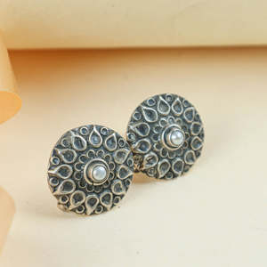 Pendientes de Plata 925 Tridha con Diseño Floral, Bonitos Pendientes con Baño de Oro y Perla Incrustada en Bisel, Ideales para Regalo - Product Image 1