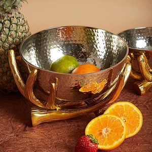 Bol à fruits moderne en métal martelé argenté avec un travail fantaisie, forme ronde, bol de service avec support en métal doré, décoration moderne pour la maison en métal - Product Image 1
