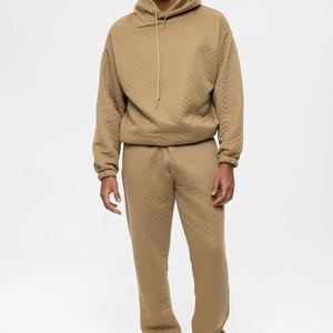 Ensemble de survêtement matelassé beige pour homme en gros, confortable, sweat-shirt beige, pantalon de survêtement, tenue matelassée décontractée en deux pièces, survêtement chaud décontracté - Product Image 1