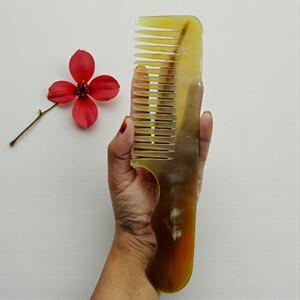 Peine de cuerno artesanal The Craft Exim, grabado a mano, para el cuidado diario y un cabello suave - Product Image 5