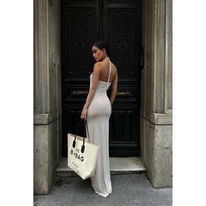 Vestido Maxi de Satén con Cuello Halter y Espalda Descubierta, Diseño de Cintura Natural - Product Image 2